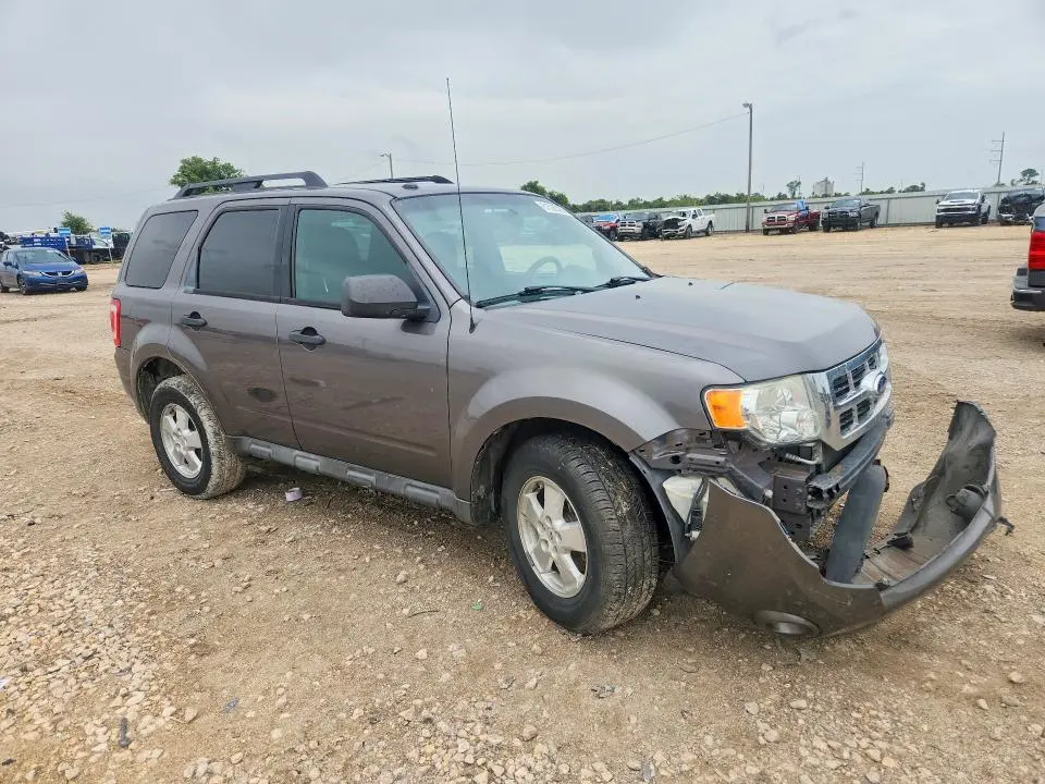 2011 FORD ESCAPE XLT  