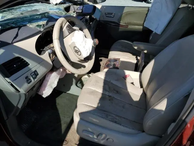 2013 TOYOTA SIENNA XLE  