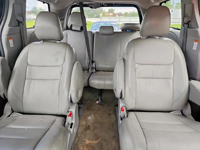 2015 TOYOTA SIENNA LE  
