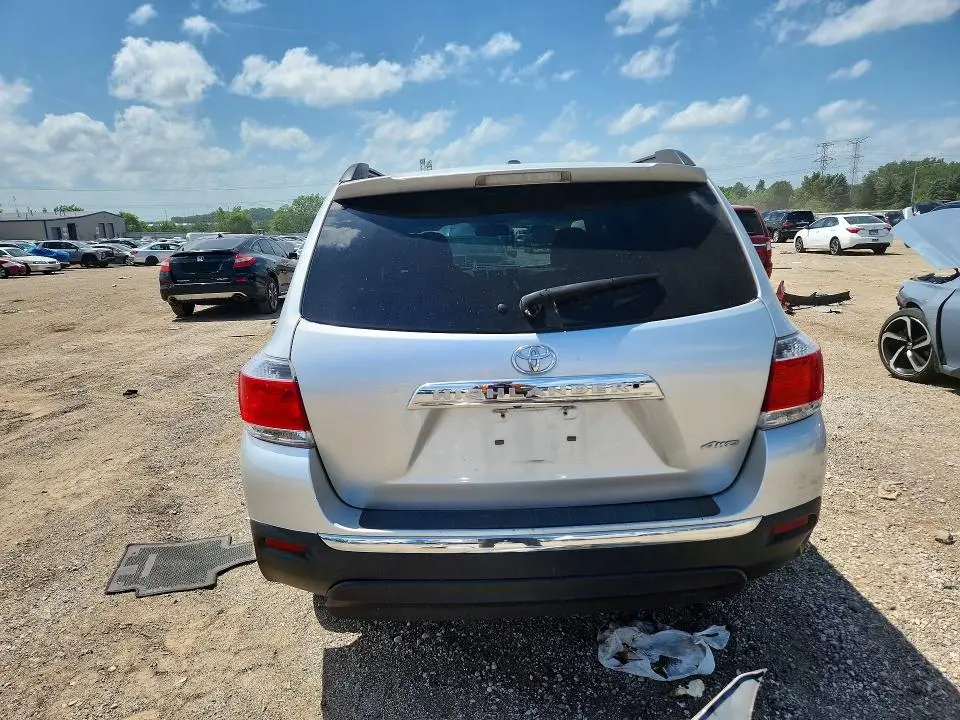2012 TOYOTA HIGHLANDER SE  