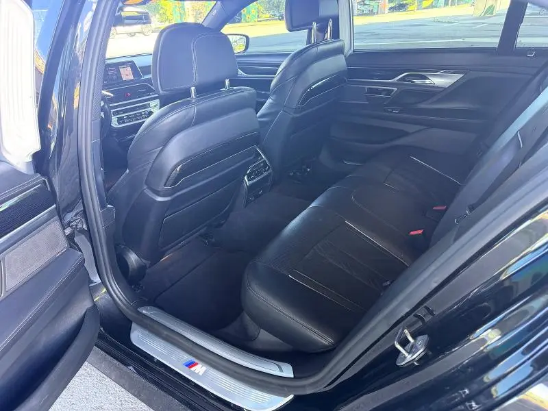 2019 BMW 750 XI  