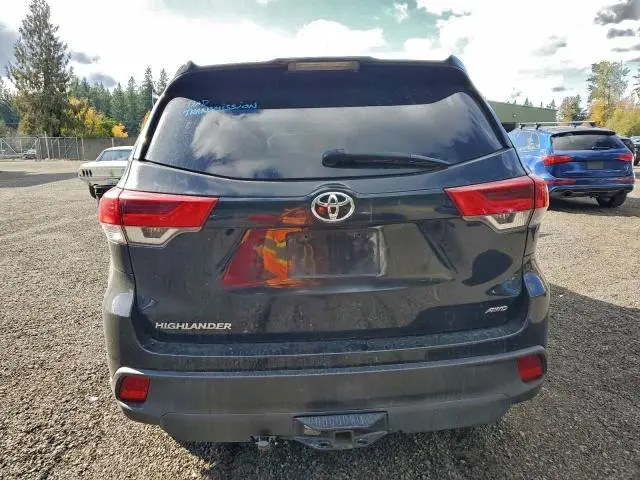 2019 TOYOTA HIGHLANDER LE  