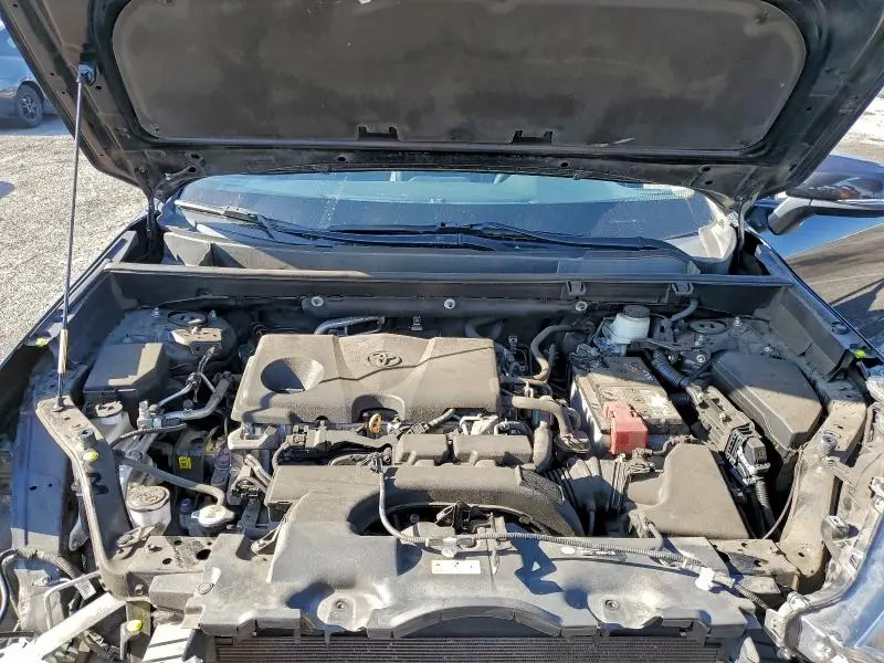 2021 TOYOTA RAV4 XLE  