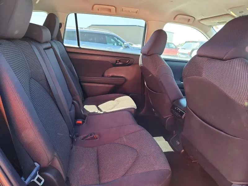 2023 TOYOTA HIGHLANDER LE  