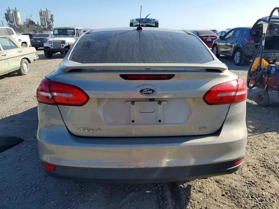 2015 FORD FOCUS SE  