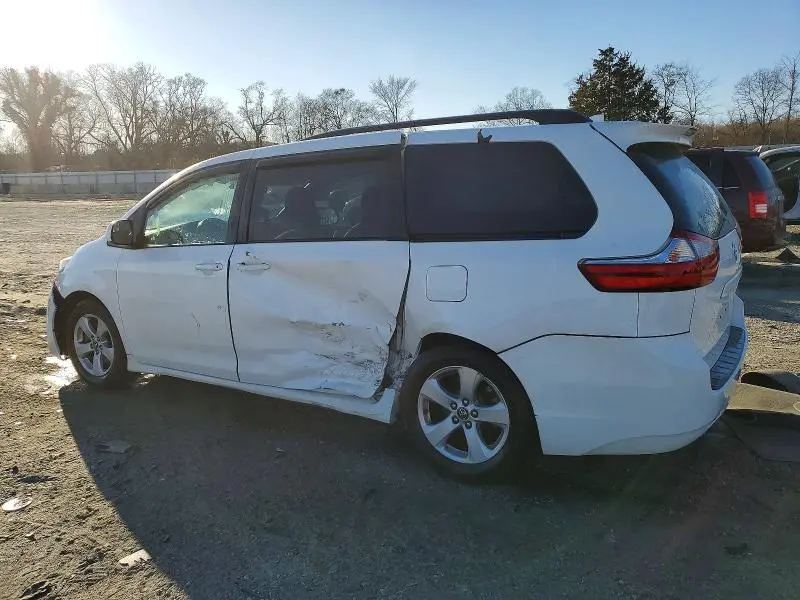 2019 TOYOTA SIENNA LE  