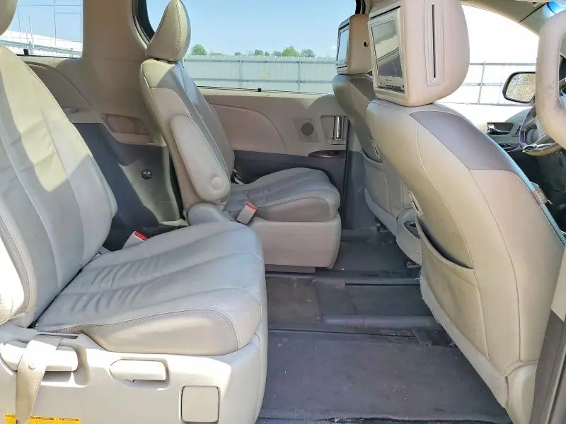 2013 TOYOTA SIENNA LIMITED 7-PASSENGER  