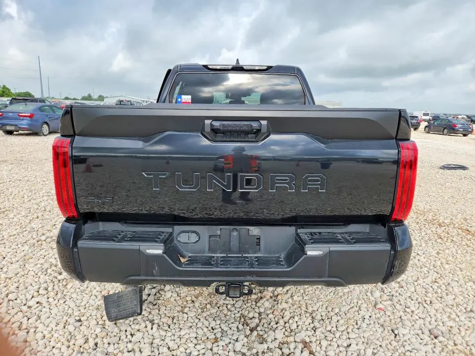 2023 TOYOTA TUNDRA SR5  