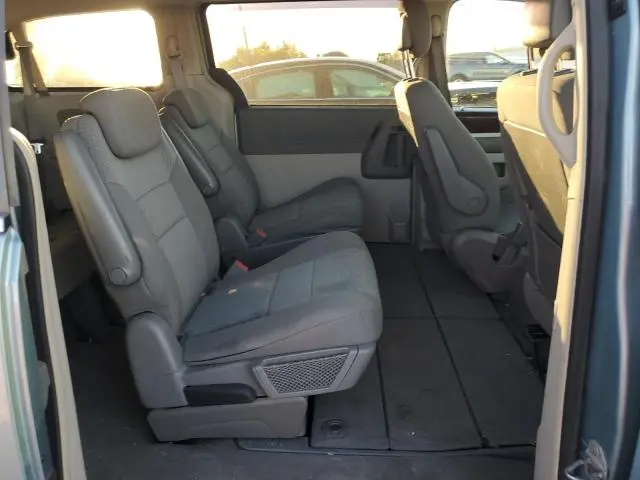 2010 CHRYSLER TOWN & COUNTRY TOURING  