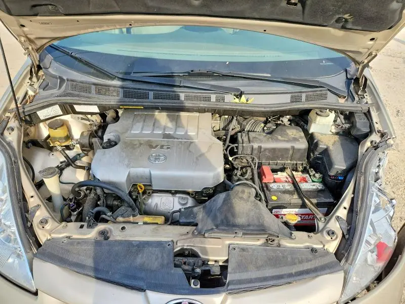 2010 TOYOTA SIENNA LE 8-PASSENGER  