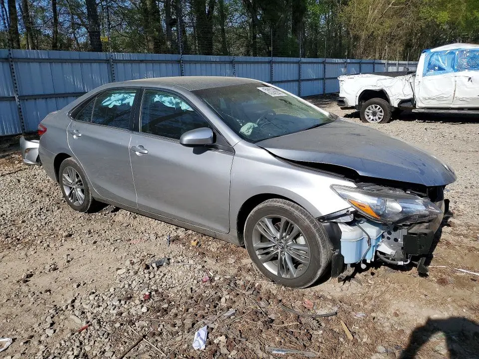 2015 TOYOTA CAMRY SE  