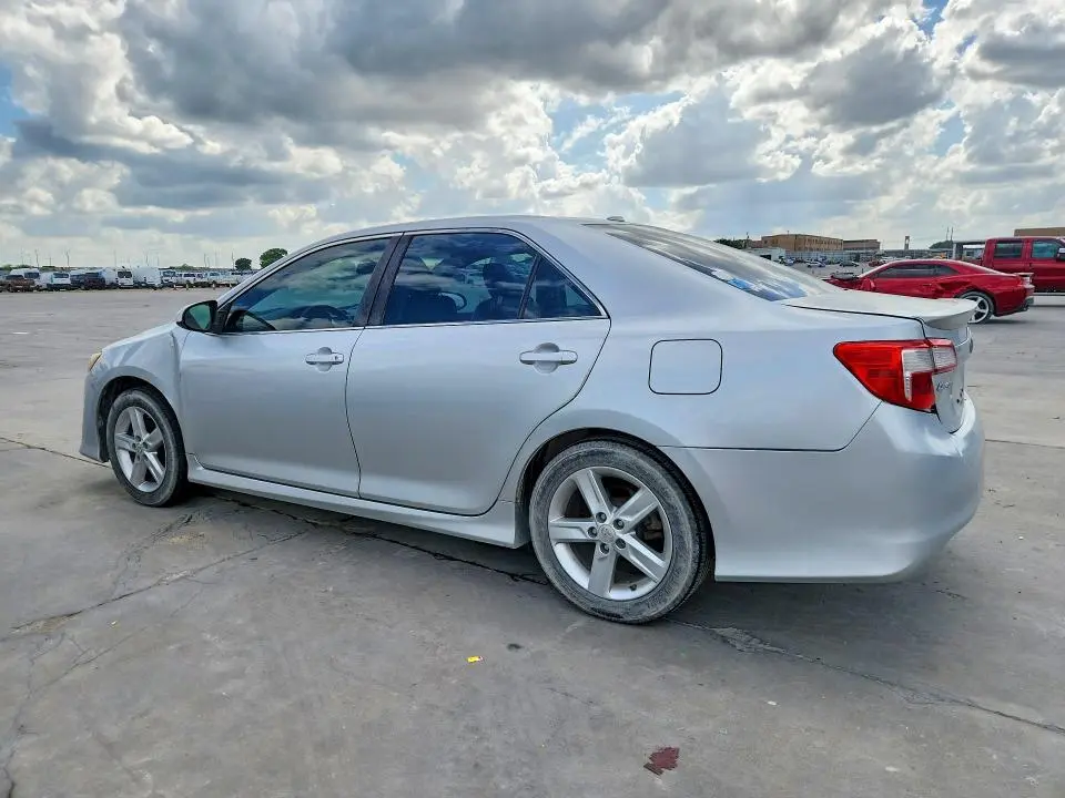 2013 TOYOTA CAMRY SE  