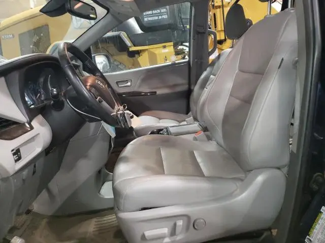 2018 TOYOTA SIENNA XLE  