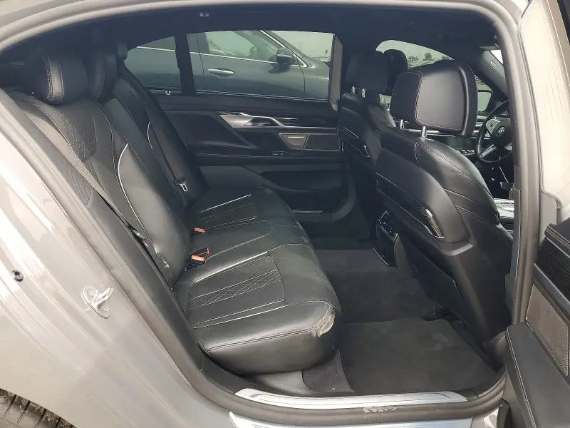 2022 BMW 750 XI  