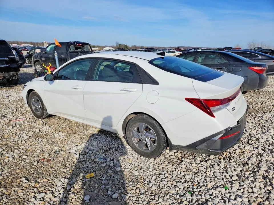 2024 HYUNDAI ELANTRA SE  