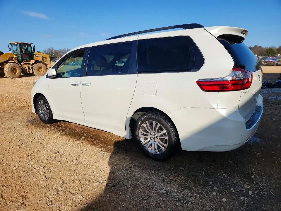 2020 TOYOTA SIENNA XLE PREMIUM 8-PASSENGER  