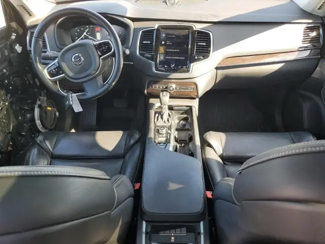 2017 VOLVO XC90 T6  