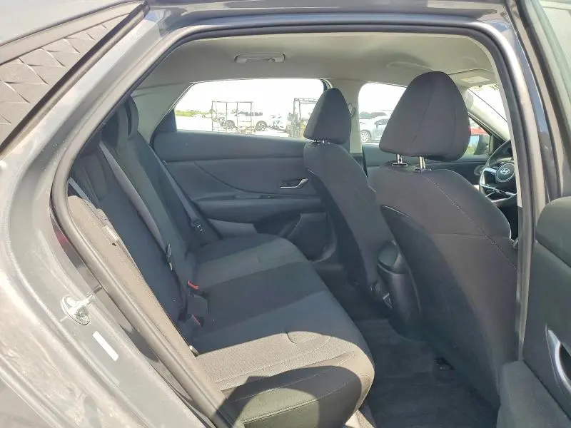 2024 HYUNDAI ELANTRA SE  