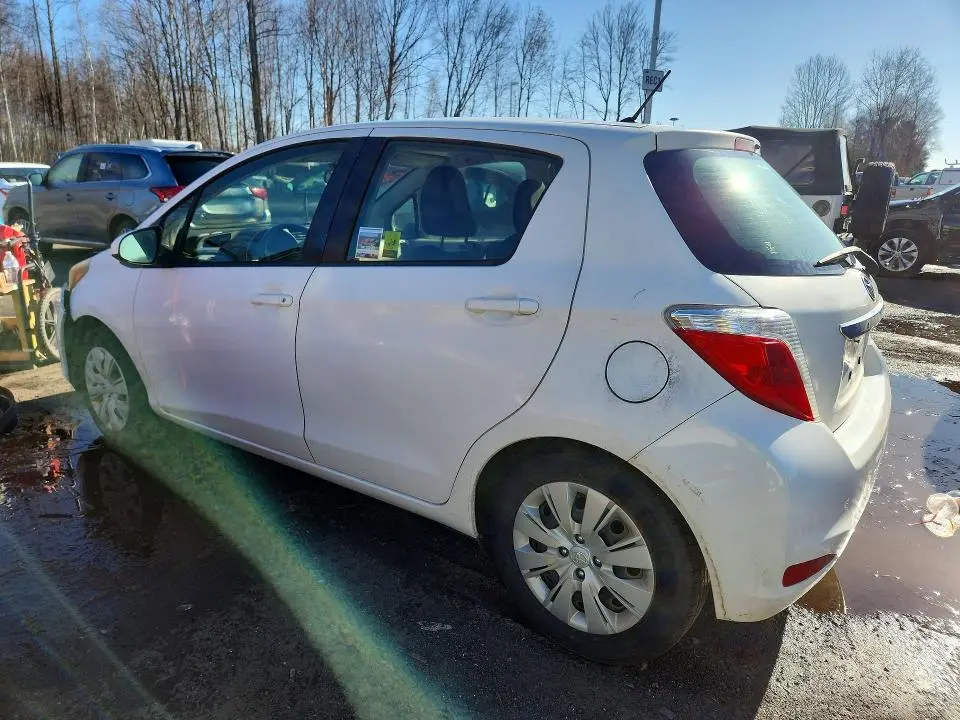2012 TOYOTA YARIS 5-DOOR L  