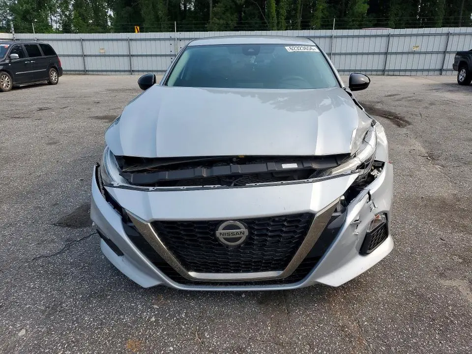2021 NISSAN ALTIMA SR  