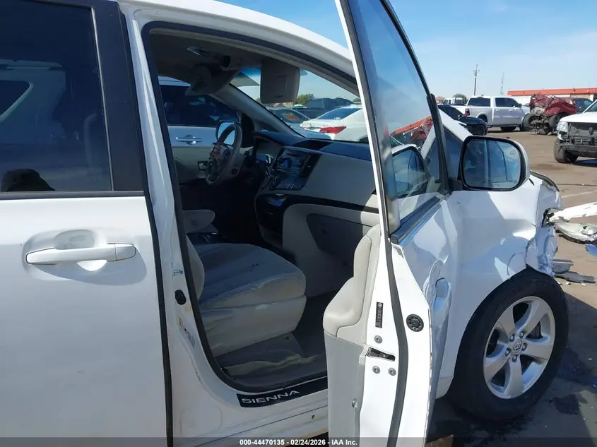 2014 TOYOTA SIENNA LE V6 8 PASSENGER