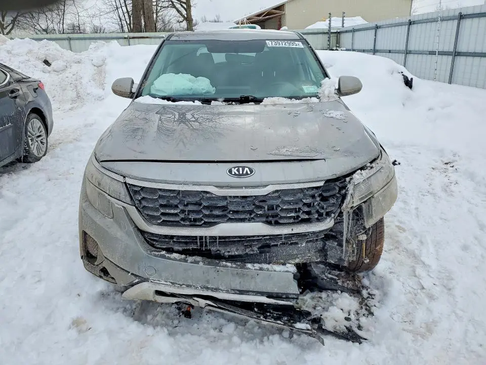 2021 KIA SELTOS LX  