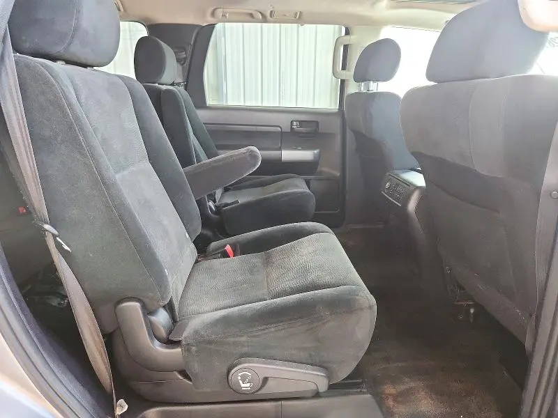2015 TOYOTA SEQUOIA SR5  