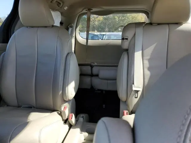 2013 TOYOTA SIENNA XLE  