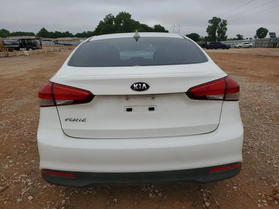 2017 KIA FORTE LX  