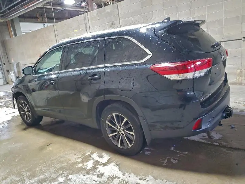 2019 TOYOTA HIGHLANDER SE  