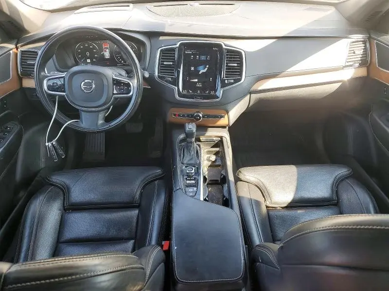 2017 VOLVO XC90 T6  