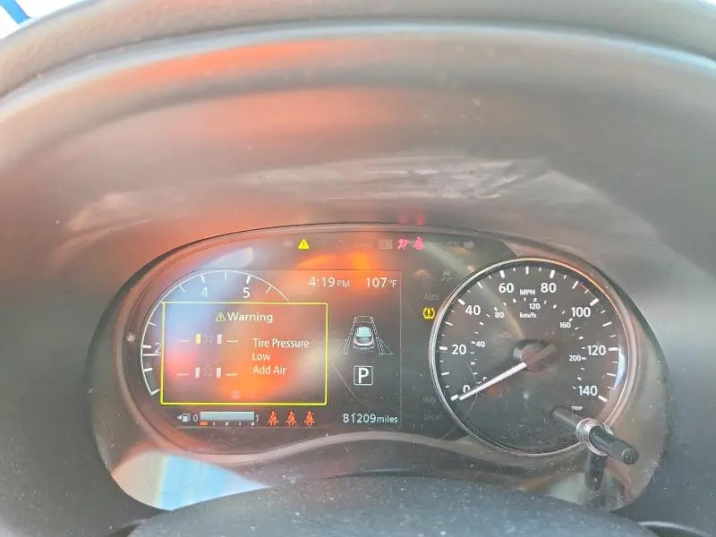 2024 NISSAN KICKS SV  