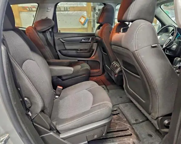 2017 CHEVROLET TRAVERSE LT  