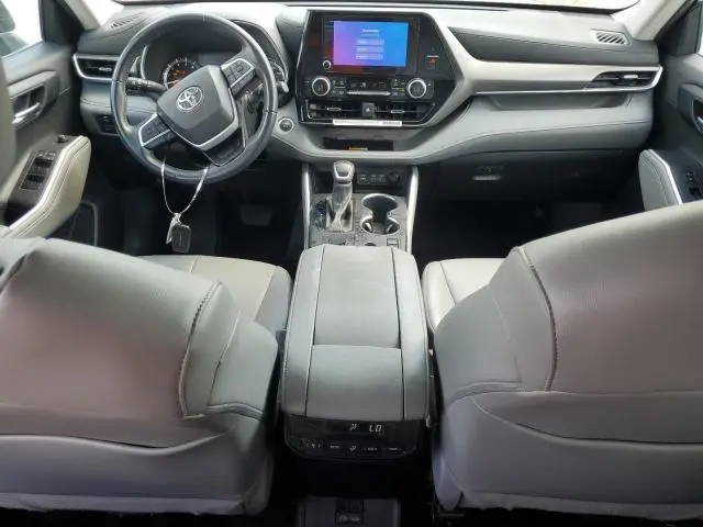 2024 TOYOTA HIGHLANDER LE  