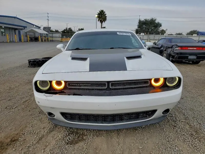 2015 DODGE CHALLENGER SXT  