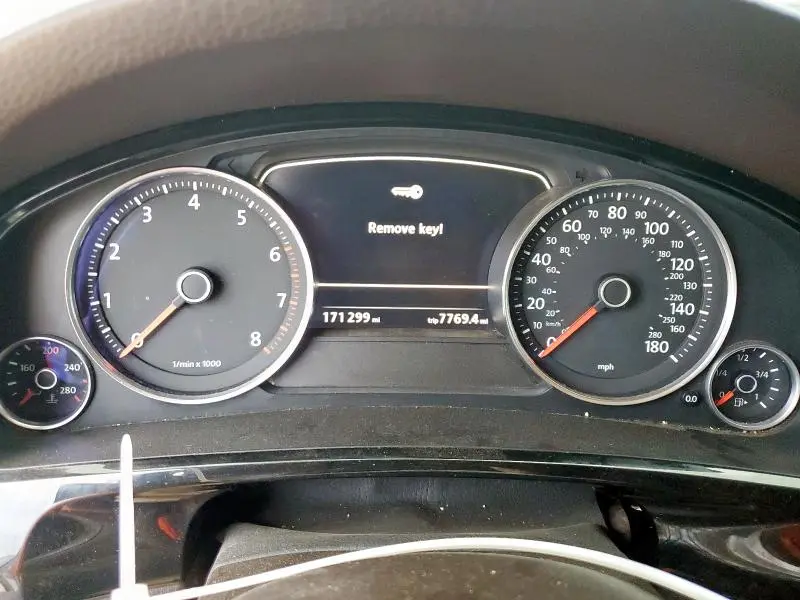 2016 VOLKSWAGEN TOUAREG SPORT  