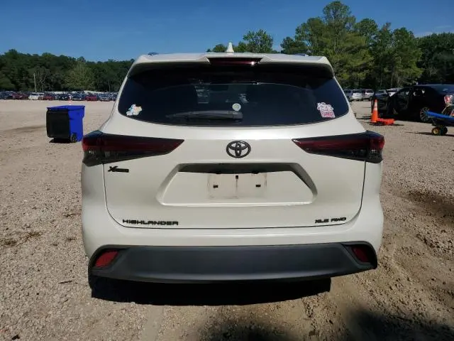 2021 TOYOTA HIGHLANDER XLE  
