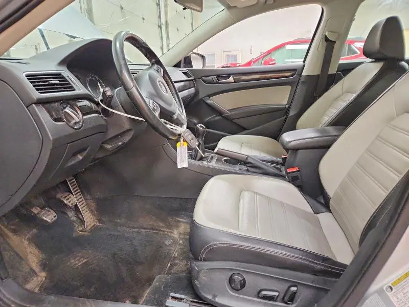 2015 VOLKSWAGEN PASSAT SE  
