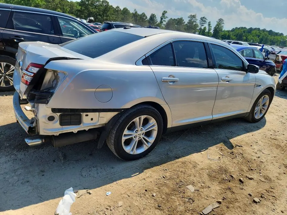 2015 FORD TAURUS SE  
