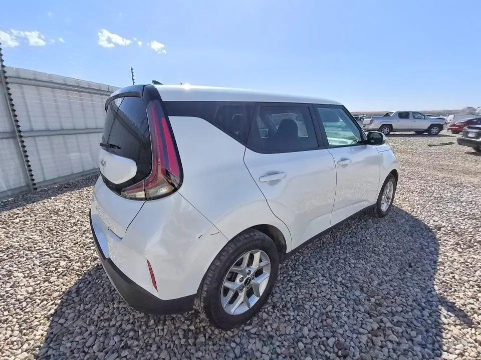 2023 KIA SOUL LX  