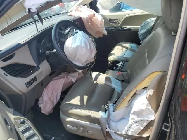 2017 TOYOTA SIENNA XLE  