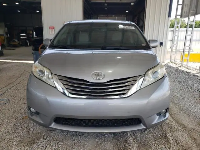 2015 TOYOTA SIENNA LE  