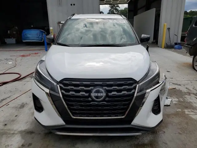2023 NISSAN KICKS SR  