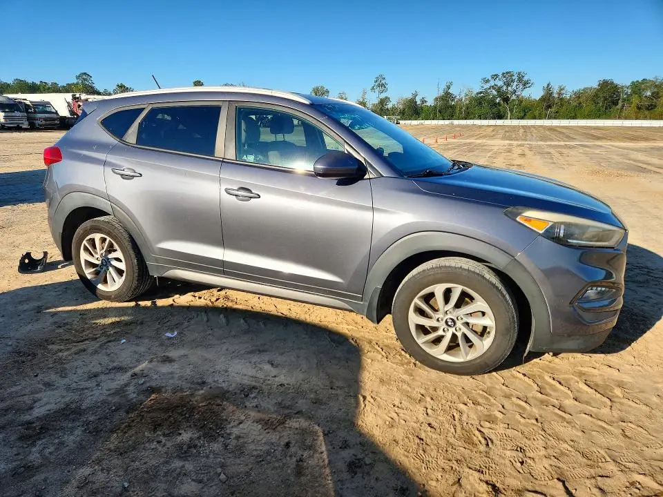 2016 HYUNDAI TUCSON SE  