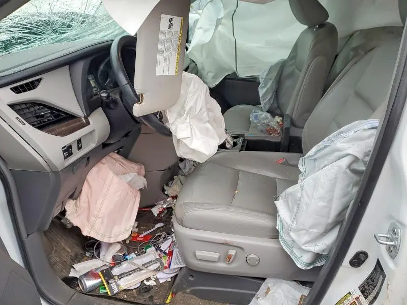 2017 TOYOTA SIENNA   