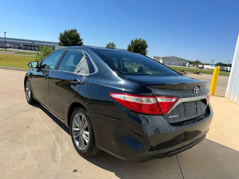 2015 TOYOTA CAMRY SE  