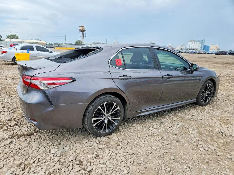 2018 TOYOTA CAMRY SE  