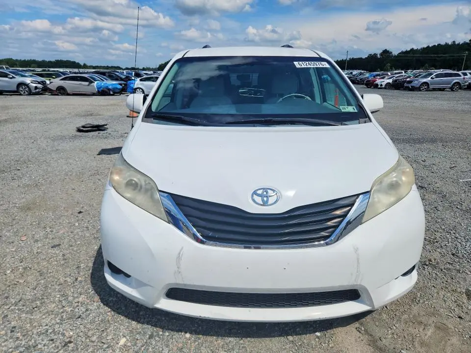 2012 TOYOTA SIENNA LE  