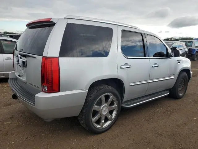 2010 CADILLAC ESCALADE LUXURY  