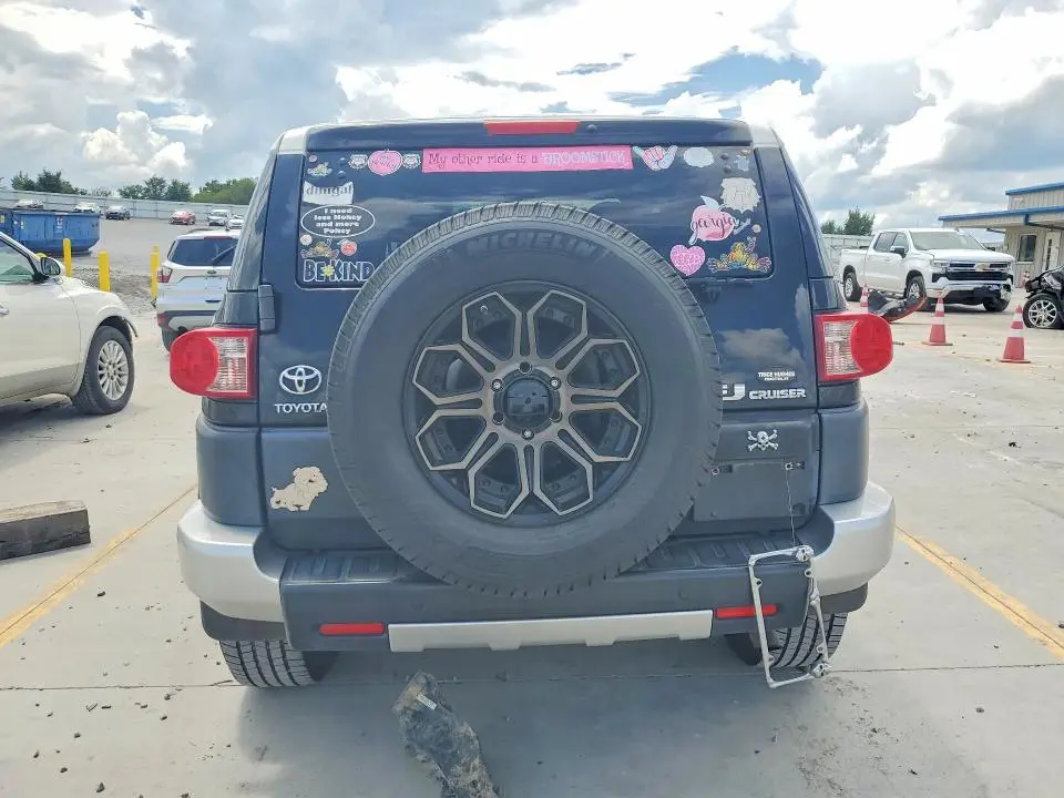 2010 TOYOTA FJ CRUISER BASE  